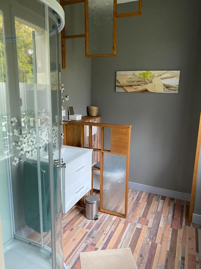 Les Genebruyeres - L'Histoire D'Un Reve Bed & Breakfast Aubigny-sur-Nere Exterior photo