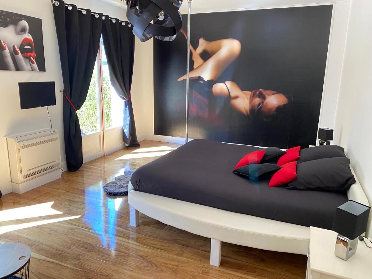 Les Genebruyeres - L'Histoire D'Un Reve Bed & Breakfast Aubigny-sur-Nere Exterior photo